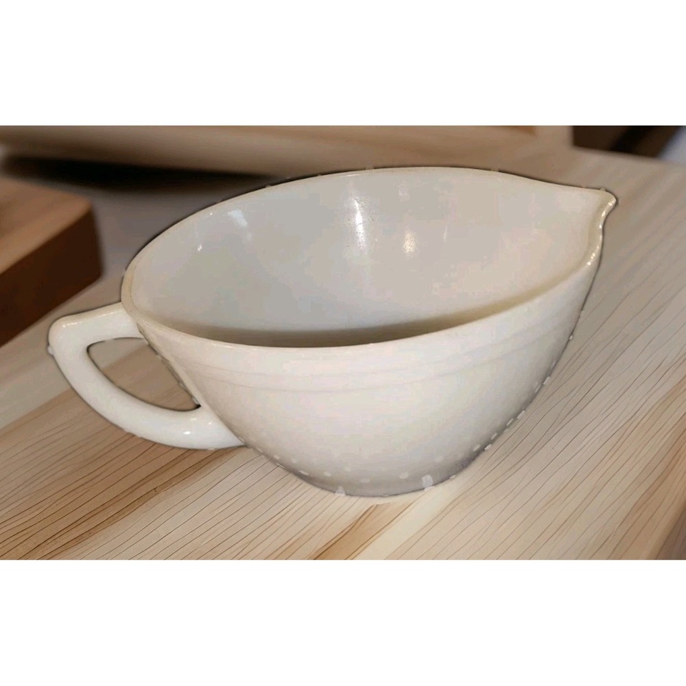 Vintage Federal Milk Glass D Handle Batter Mixing Bowl Pour Spout Pitcher Oven